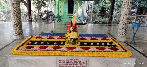 64_Samadhi-Decorations-at-Sri-Aurobindo-Yoga-Mandir-Rourkela.jpg