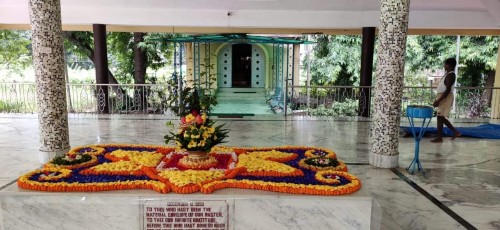 78_Samadhi-Decorations-at-Sri-Aurobindo-Yoga-Mandir-Rourkela.jpg